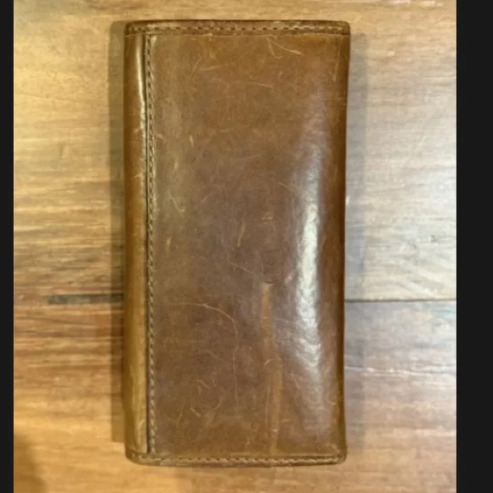 Frye studded Melissa wallet euc!